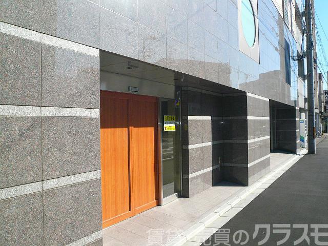 28/30 エントランス