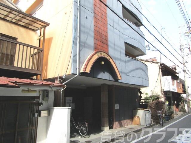 22/27 エントランス