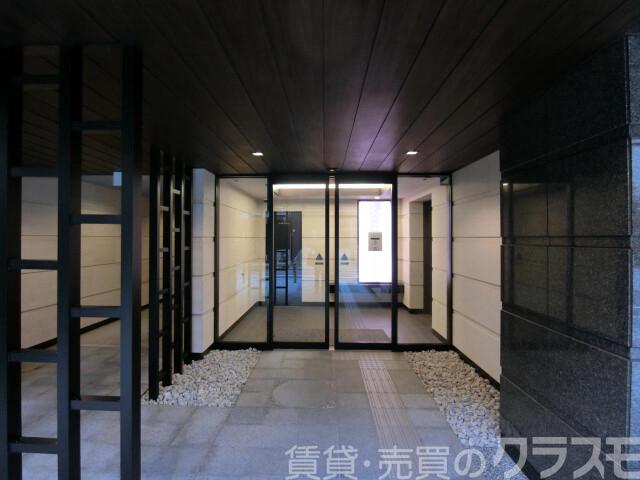 28/30 エントランス