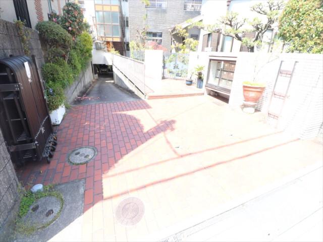 22/30 エントランス