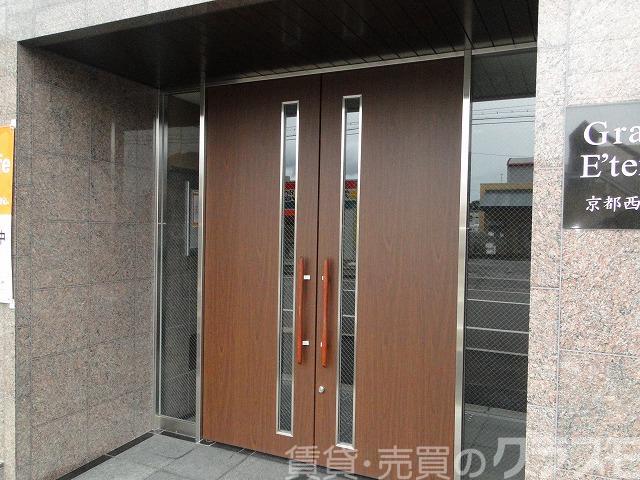 27/30 エントランス