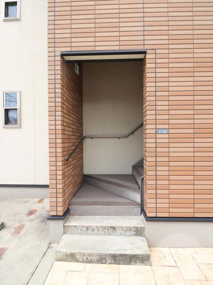 22/30 エントランス