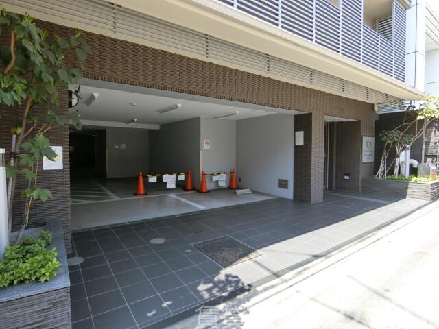 28/30 エントランス