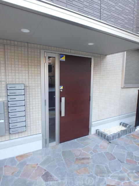 18/28 エントランス