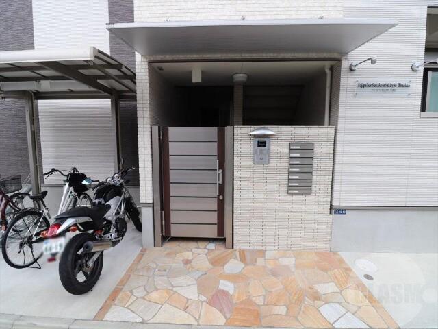 22/30 エントランス