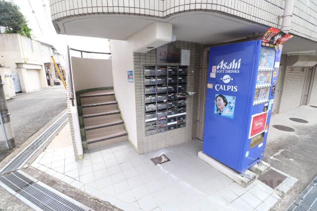 22/30 エントランス