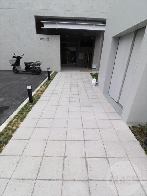 22/30 エントランス