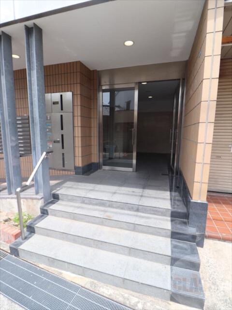 19/27 エントランス