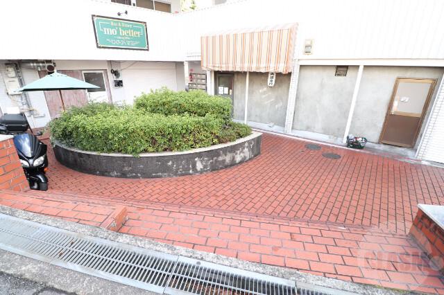 22/30 エントランス