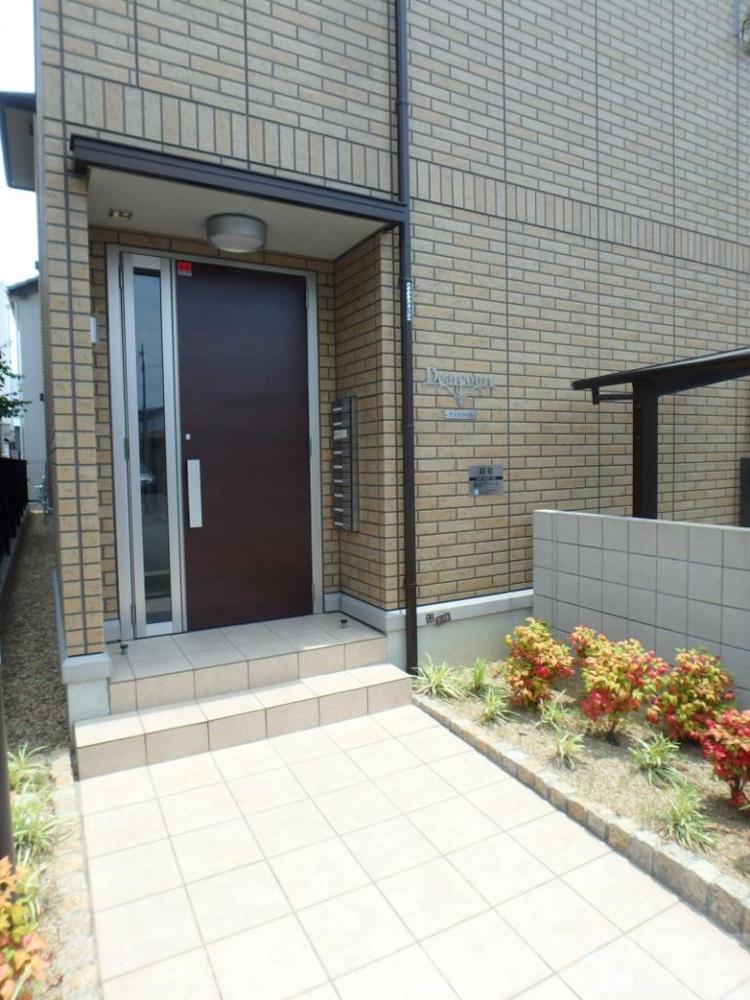 24/28 エントランス