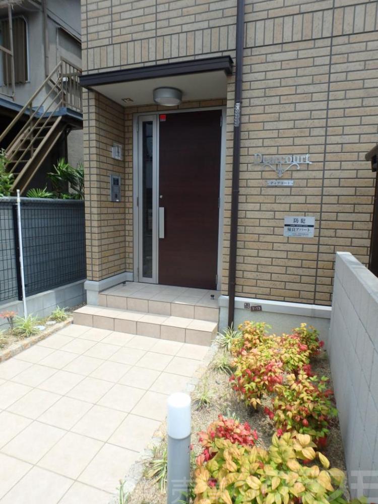 26/28 エントランス