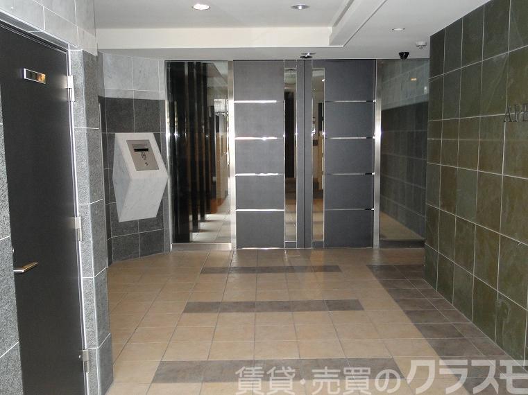 28/30 エントランス