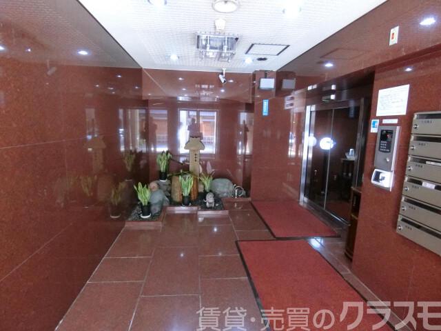 28/30 エントランス