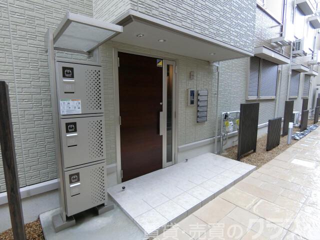 27/30 エントランス