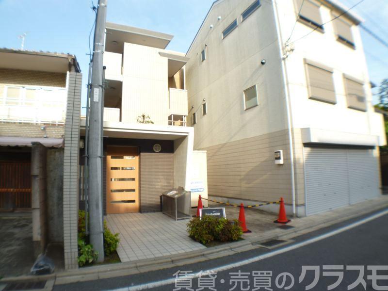 28/30 エントランス