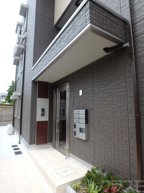 24/30 エントランス