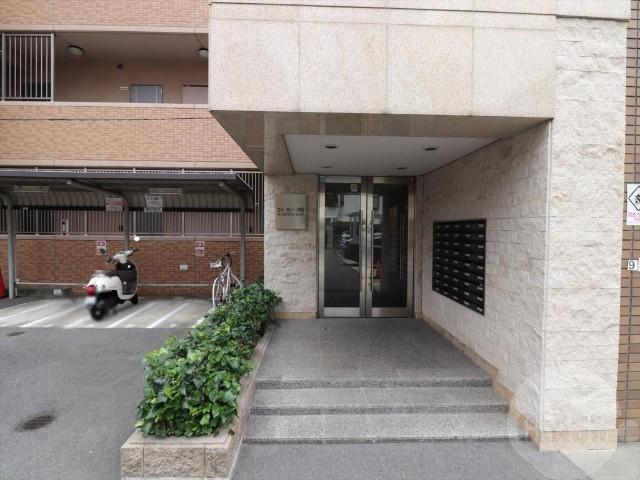 22/30 エントランス