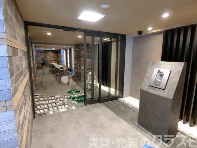 27/30 エントランス