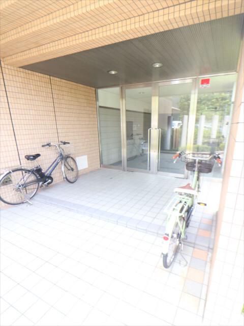 22/30 エントランス