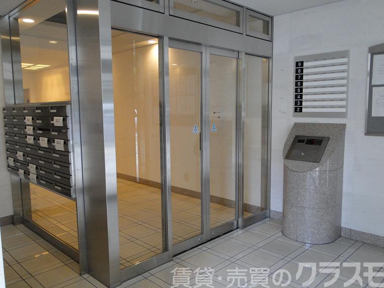 28/30 エントランス