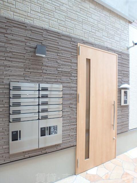 18/27 エントランス