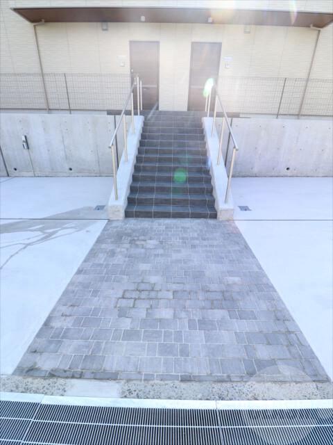 22/30 エントランス