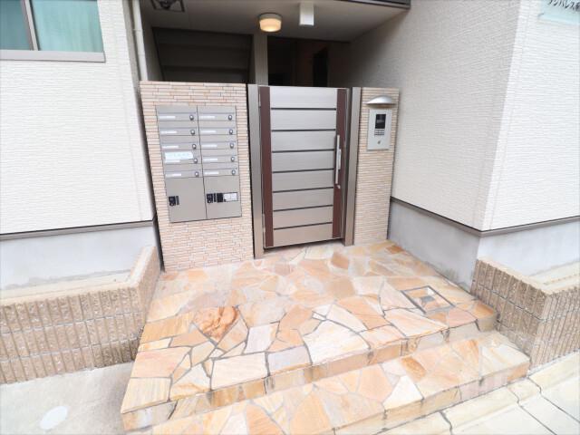 22/30 エントランス