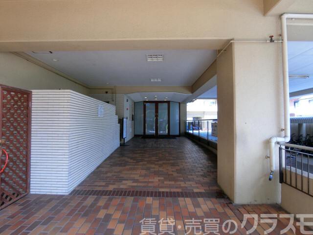 27/30 エントランス