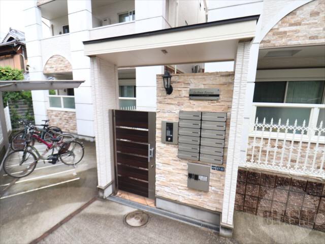 22/30 エントランス