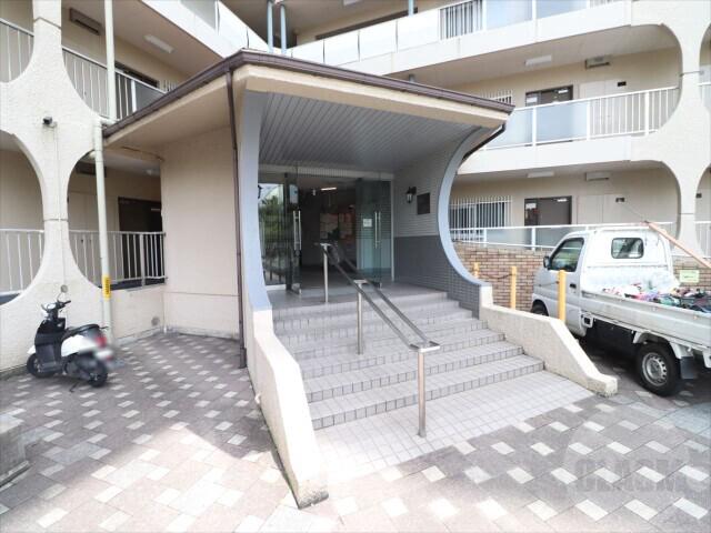 22/30 エントランス