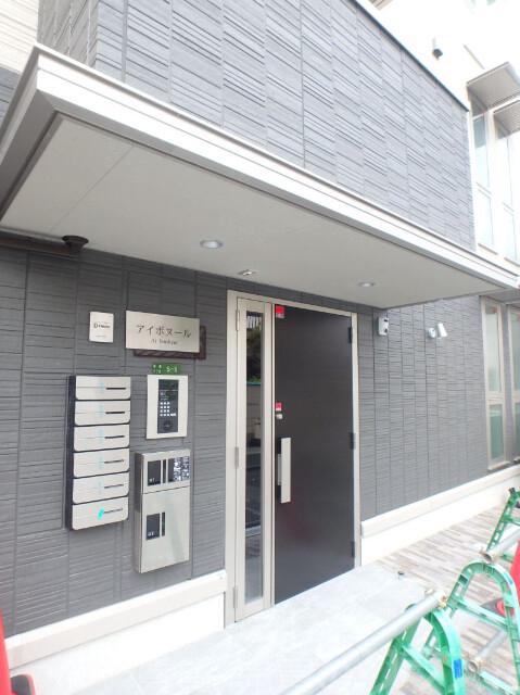 24/30 エントランス