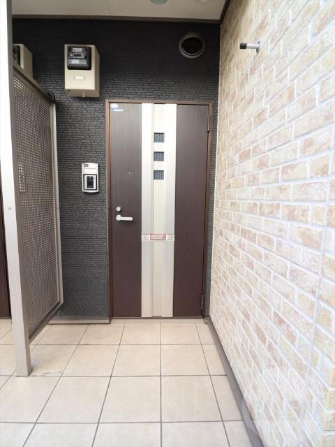 18/26 エントランス