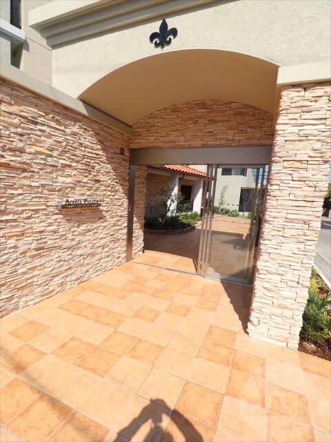 22/30 エントランス