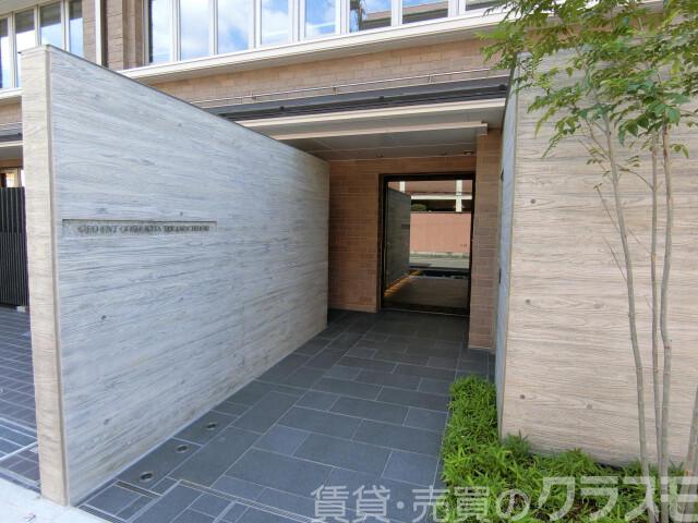 28/30 エントランス