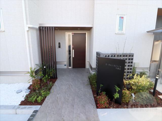 22/30 エントランス