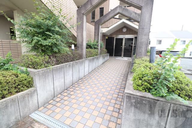 22/30 エントランス