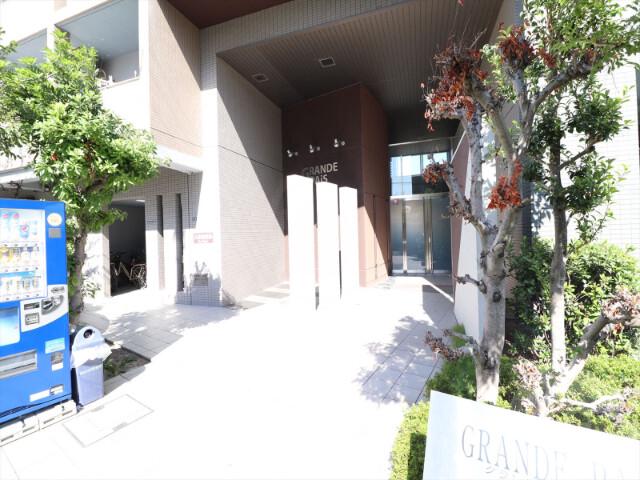 22/30 エントランス