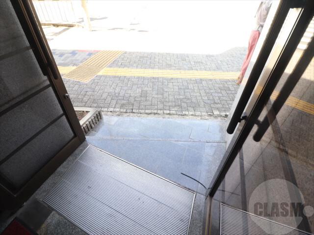 22/30 エントランス