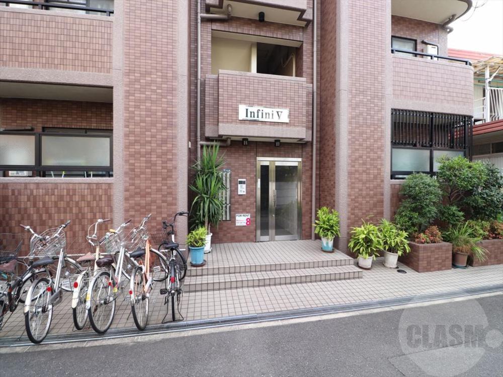 22/30 エントランス