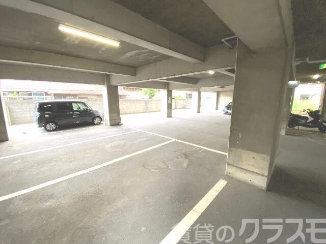 22/27 駐車場