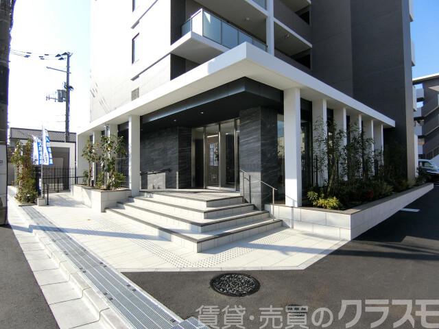 28/30 エントランス