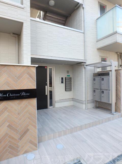 23/30 エントランス