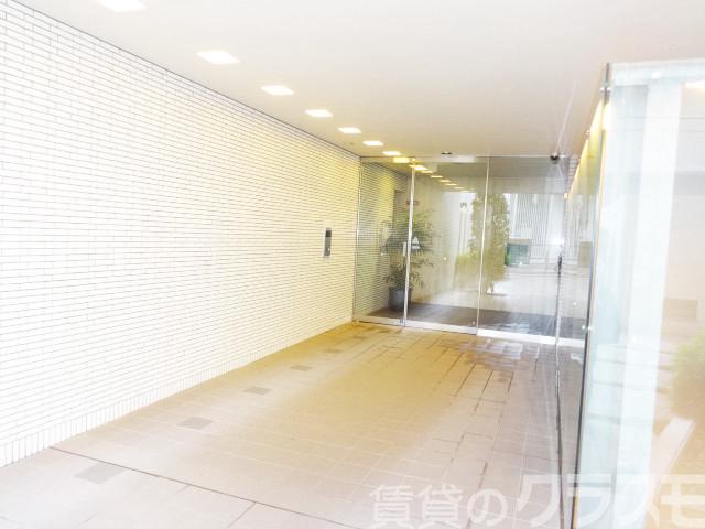 23/28 エントランス