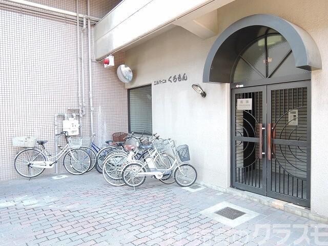 30/30 エントランス