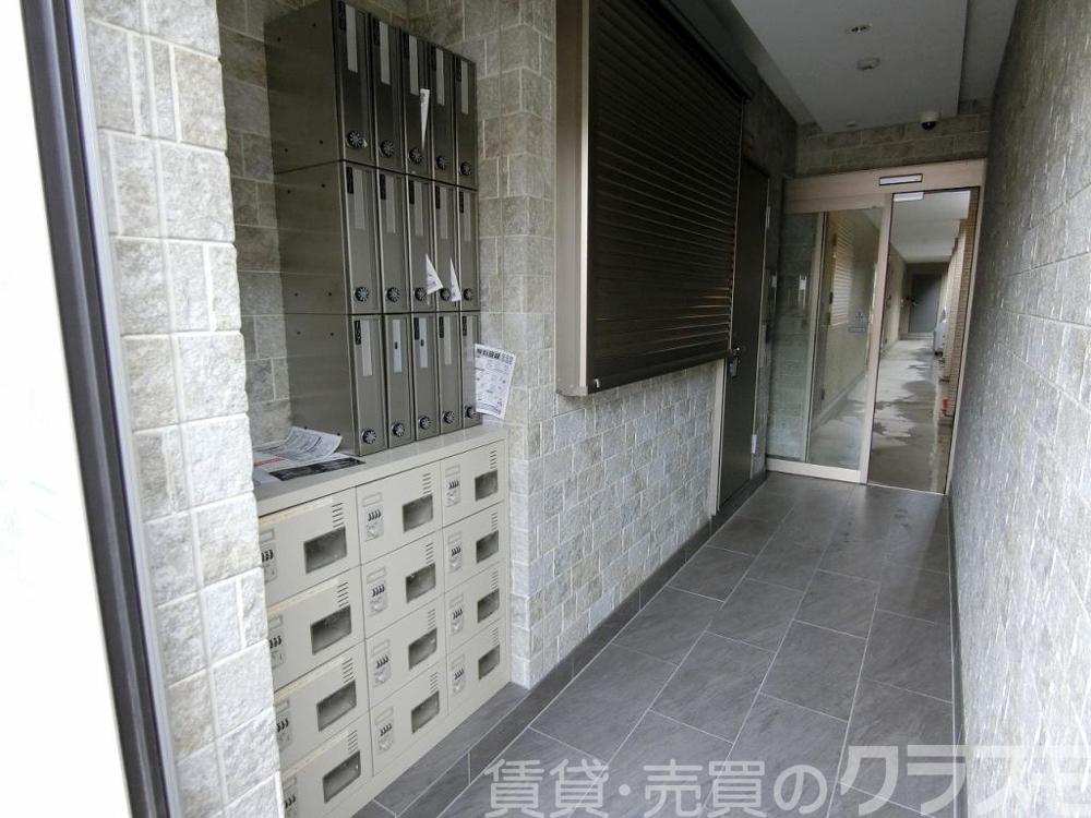 27/30 エントランス