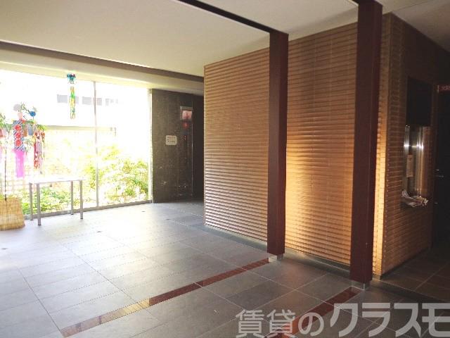 22/27 エントランス