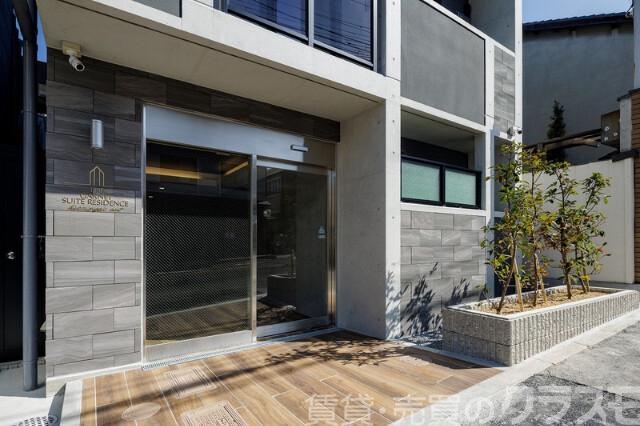 17/30 エントランス