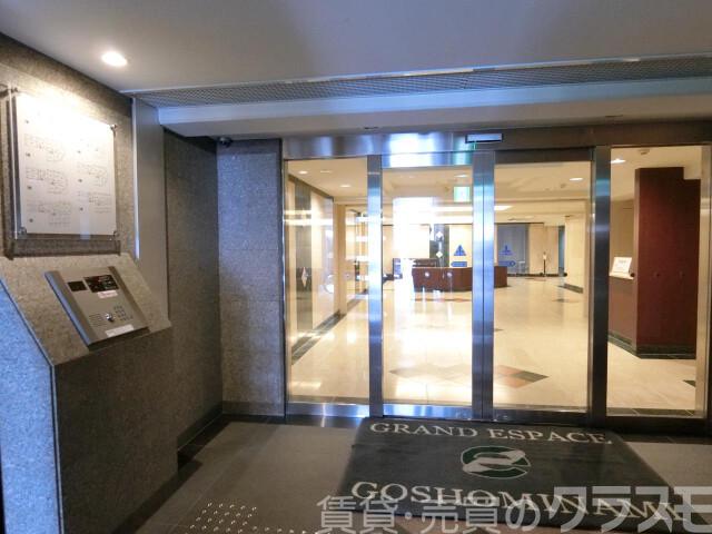 28/30 エントランス