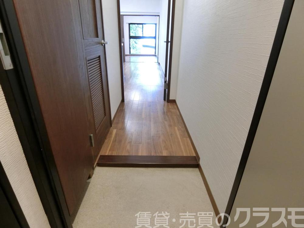 16/30 玄関