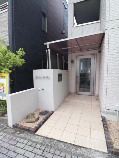 22/30 エントランス